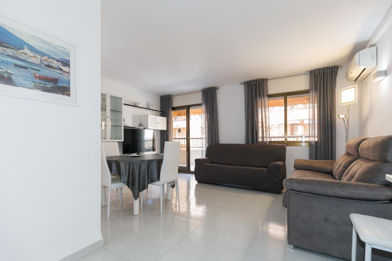 Uhc Stella Maris Apartments กัมบริลส์ ภายนอก รูปภาพ